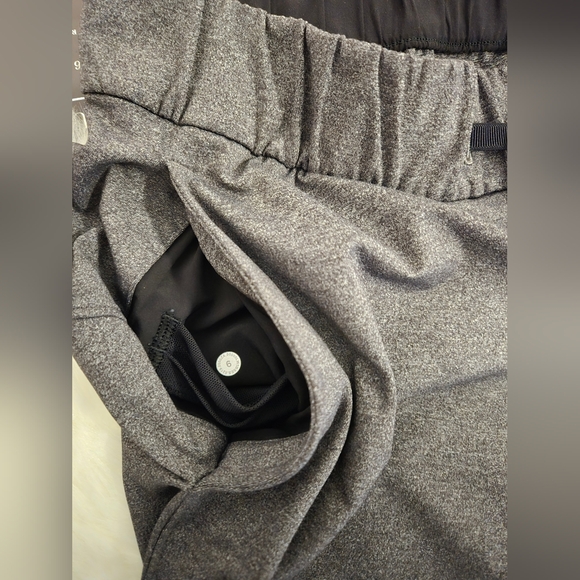 Lululemon On The Fly Pant 7/8 - Picture 2 of 4